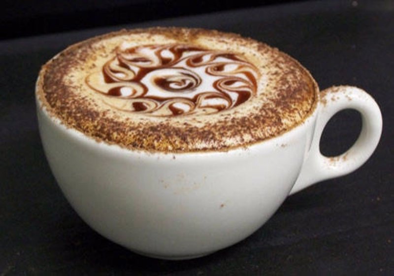 Gold Kaffee mit Milch