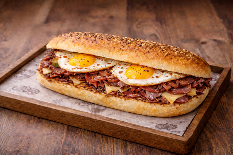Pastırmalı Yumurtalı Ayvalık Tostu