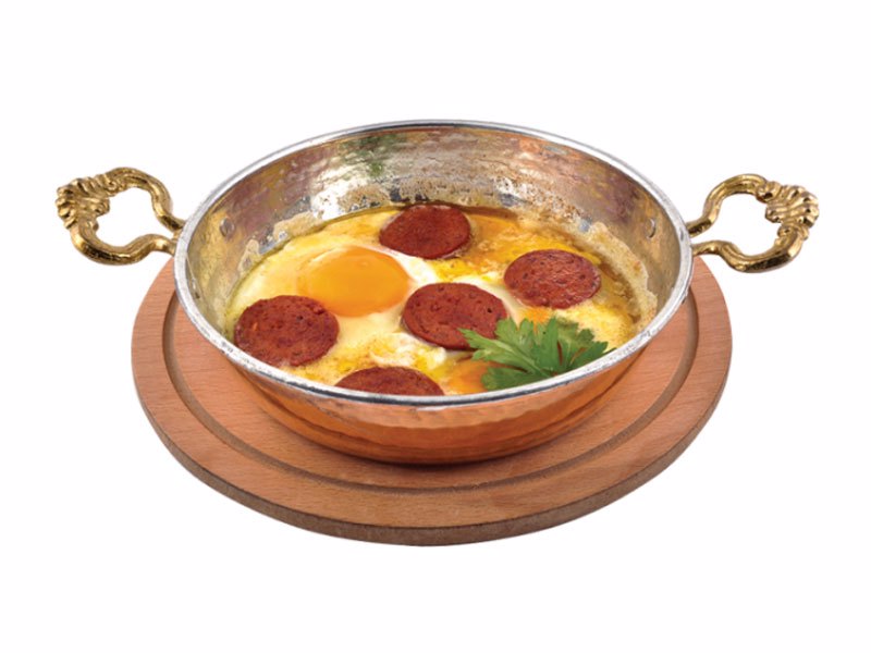 Sahanda Sucuklu Yumurta