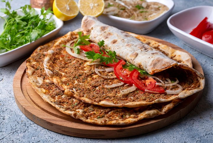 Πικάντικο Lahmacun / Acılı Lahmacun