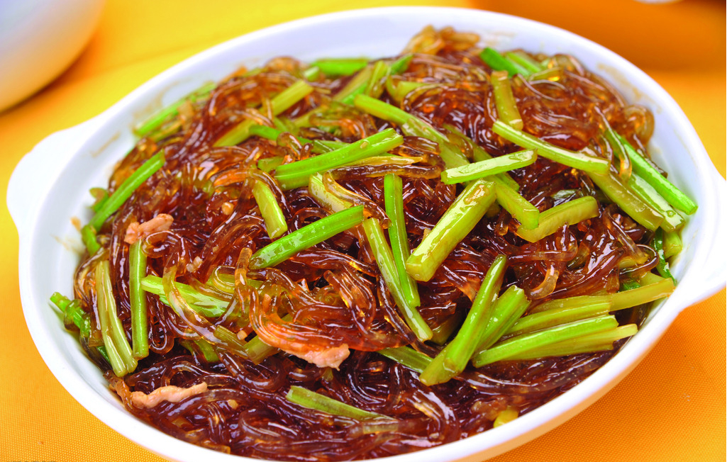 芹菜粉条肉 Жареный сельдерей и вермишель со свининой