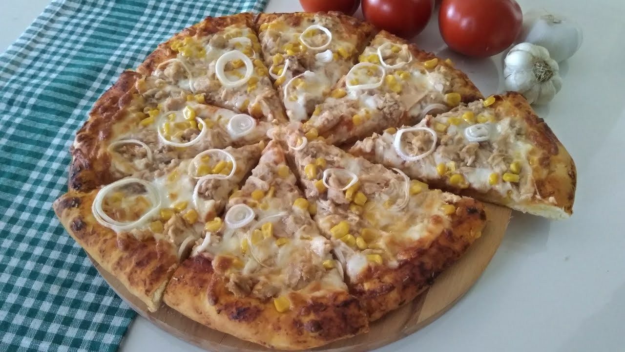 Ton balıklı pizza