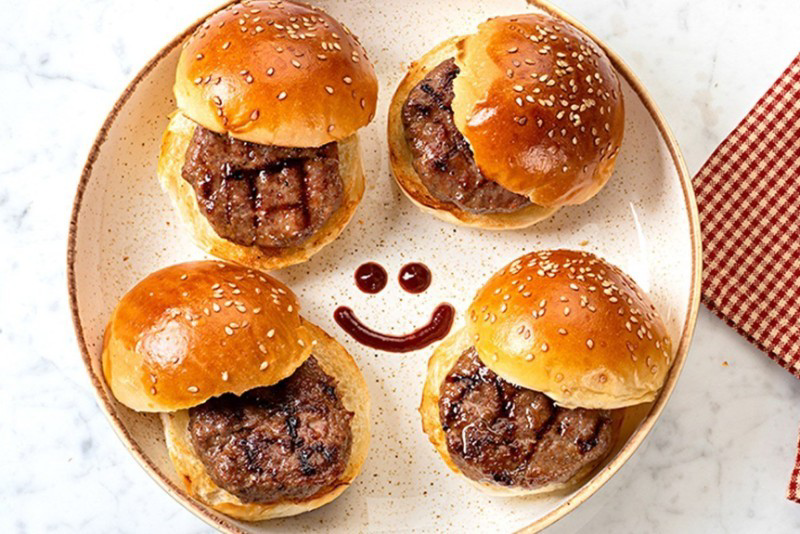 HAMBURGER VE GÜLEN KETCAP