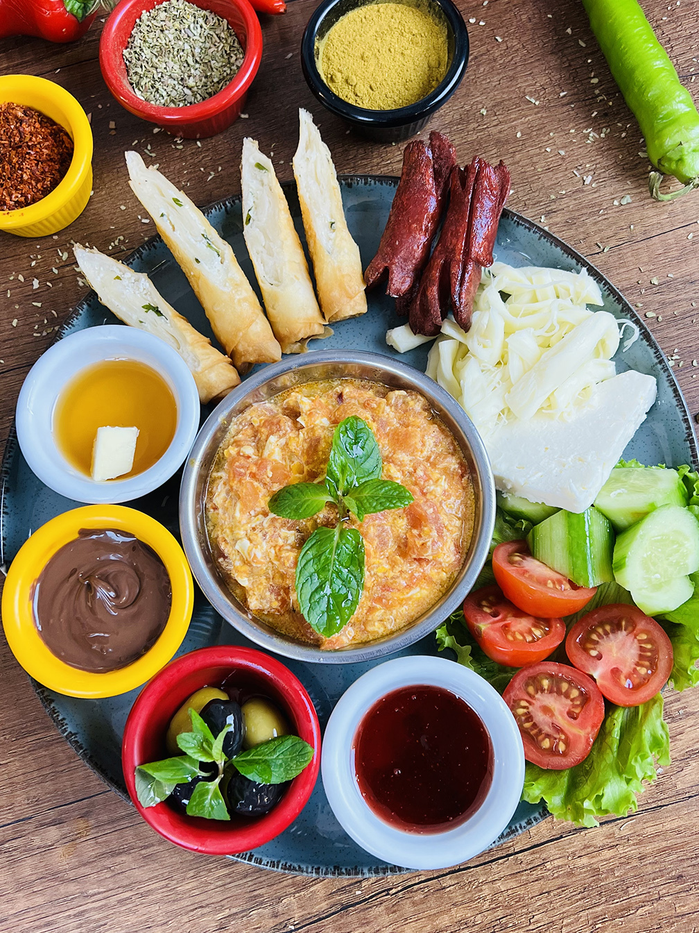 Menemenli Kahvaltı Tabağı