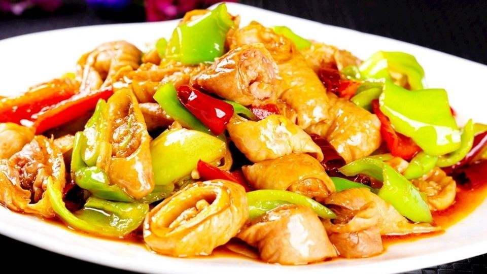 溜肥肠 Свиные кишки жареные с перцем и луком