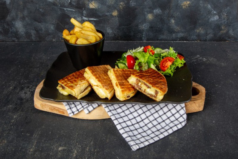 KAVURMA KAŞARLI BAZLAMA TOST