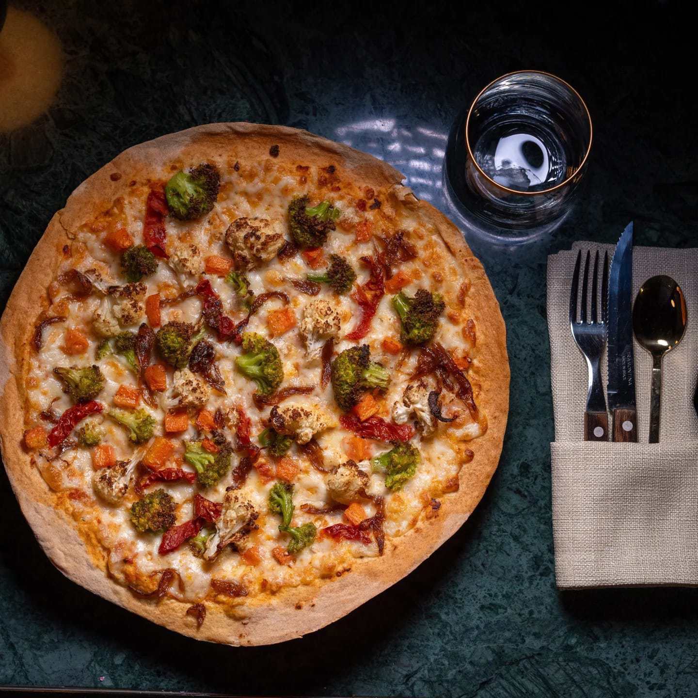 Tavuklu ve sebzeli pizzetta 