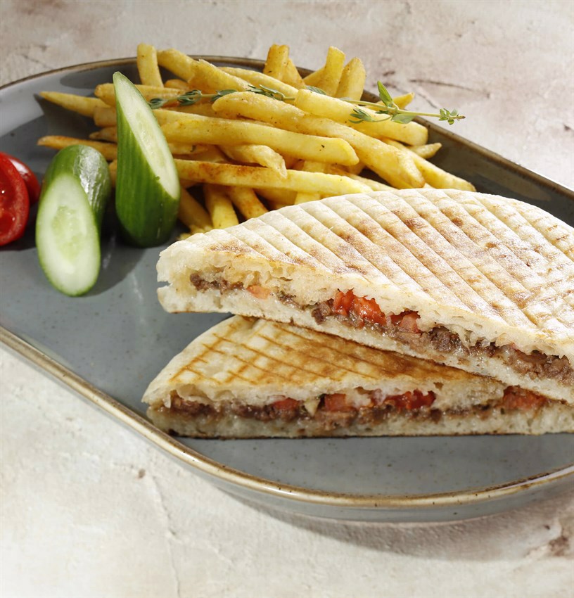 Kavurmalı Kaşarlı Tost