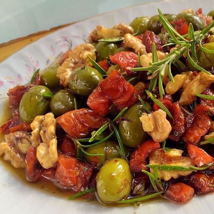 ZEYTİN SALATASI