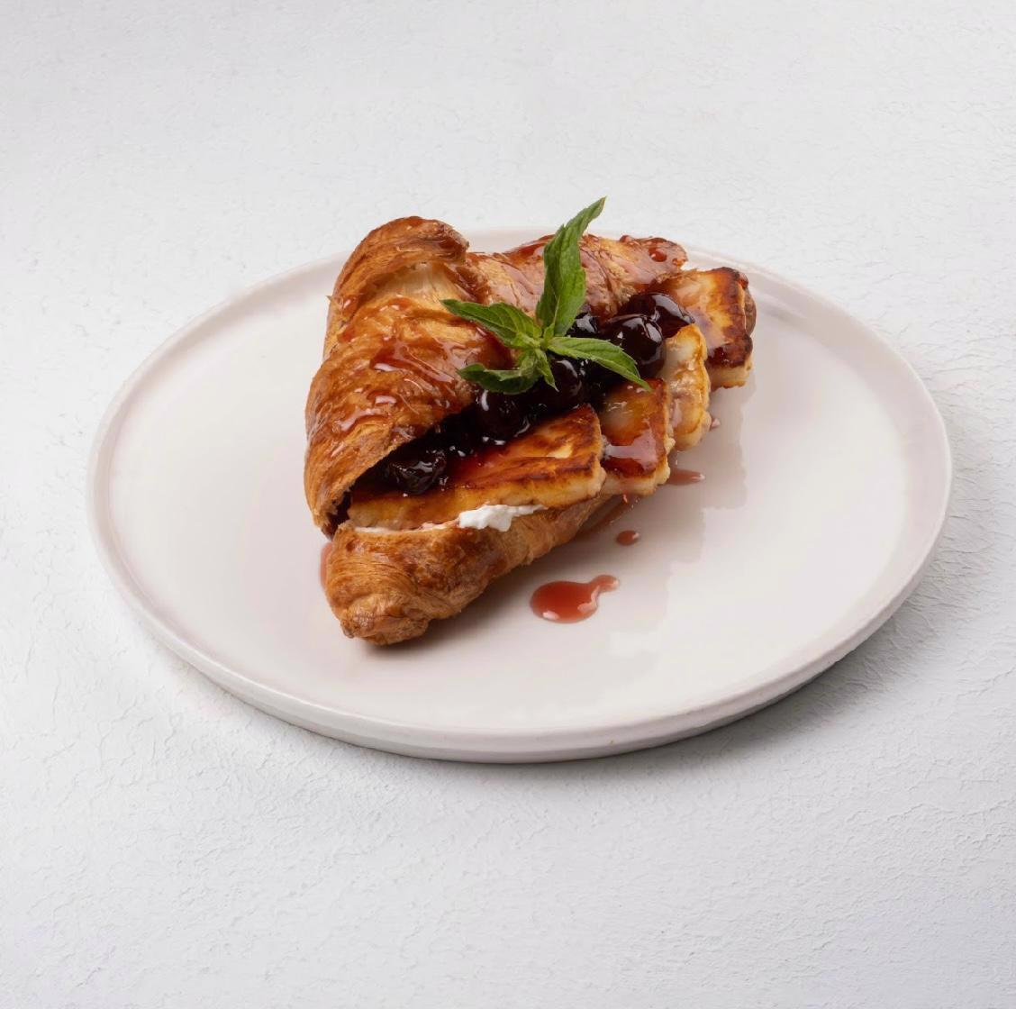 Hellim & Cherry Croissant