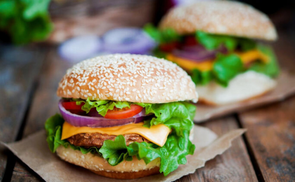 Toyuq Cheeseburger