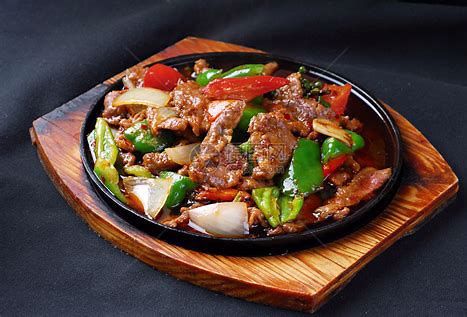 尖椒炒牛肉-Жареная говядина с чили