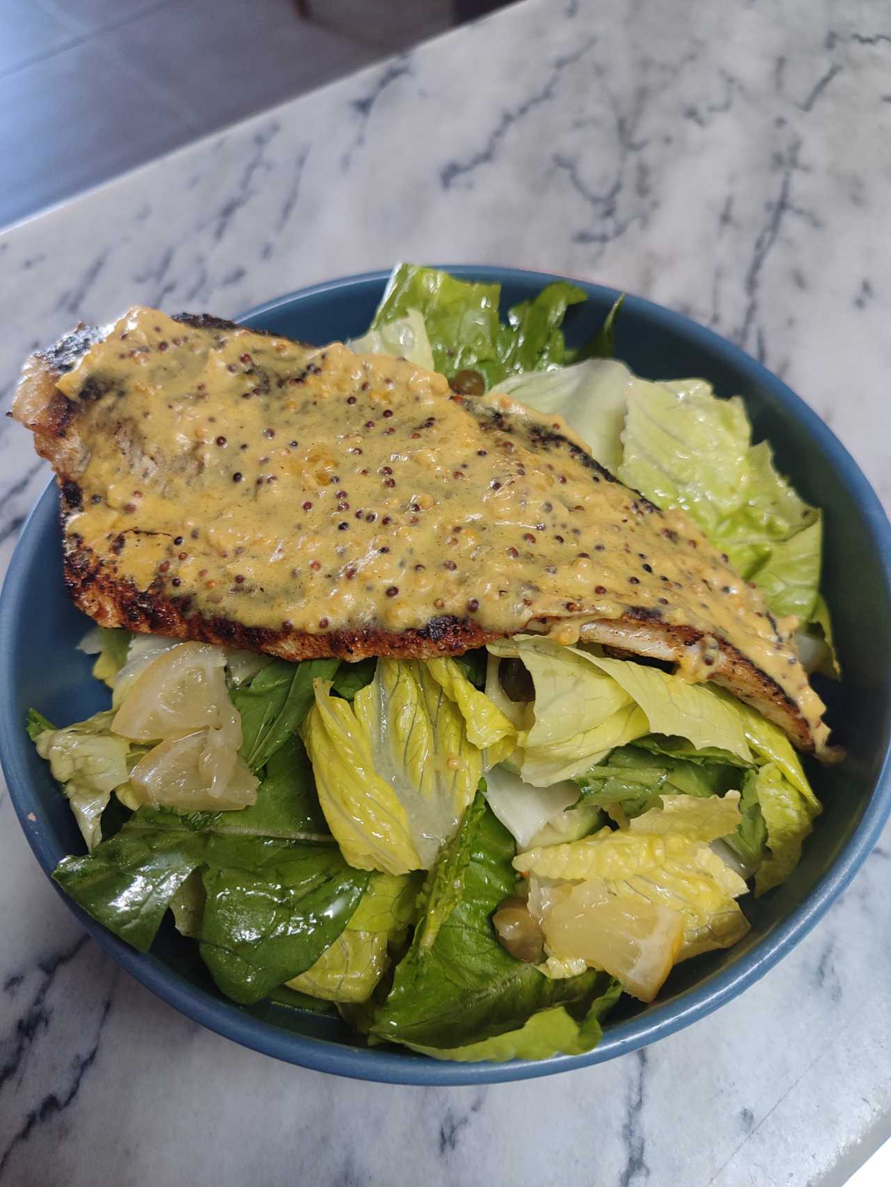 Avokadolu Izgara Levrek Salata