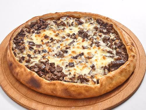 Kavurmalı kaşarlı pide