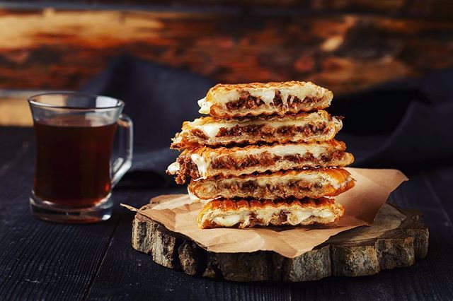 Kavurmalı kaşarlı tost