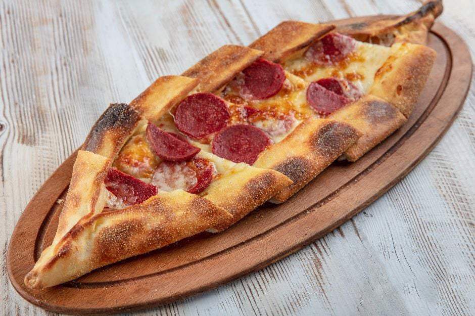 Sucuklu Pide 