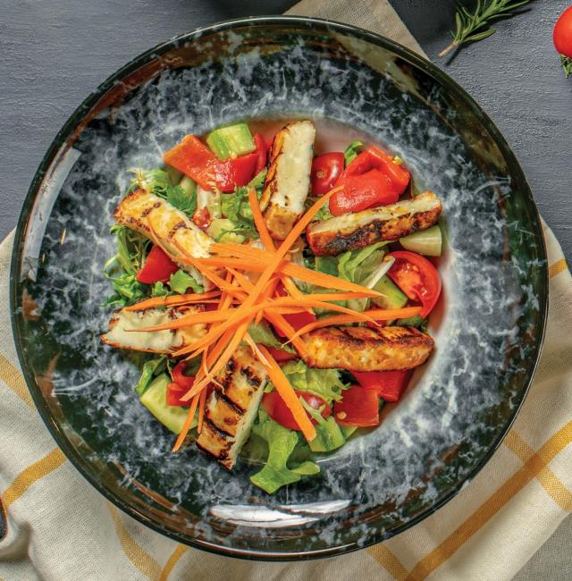 Izgara Hellim Salatası
