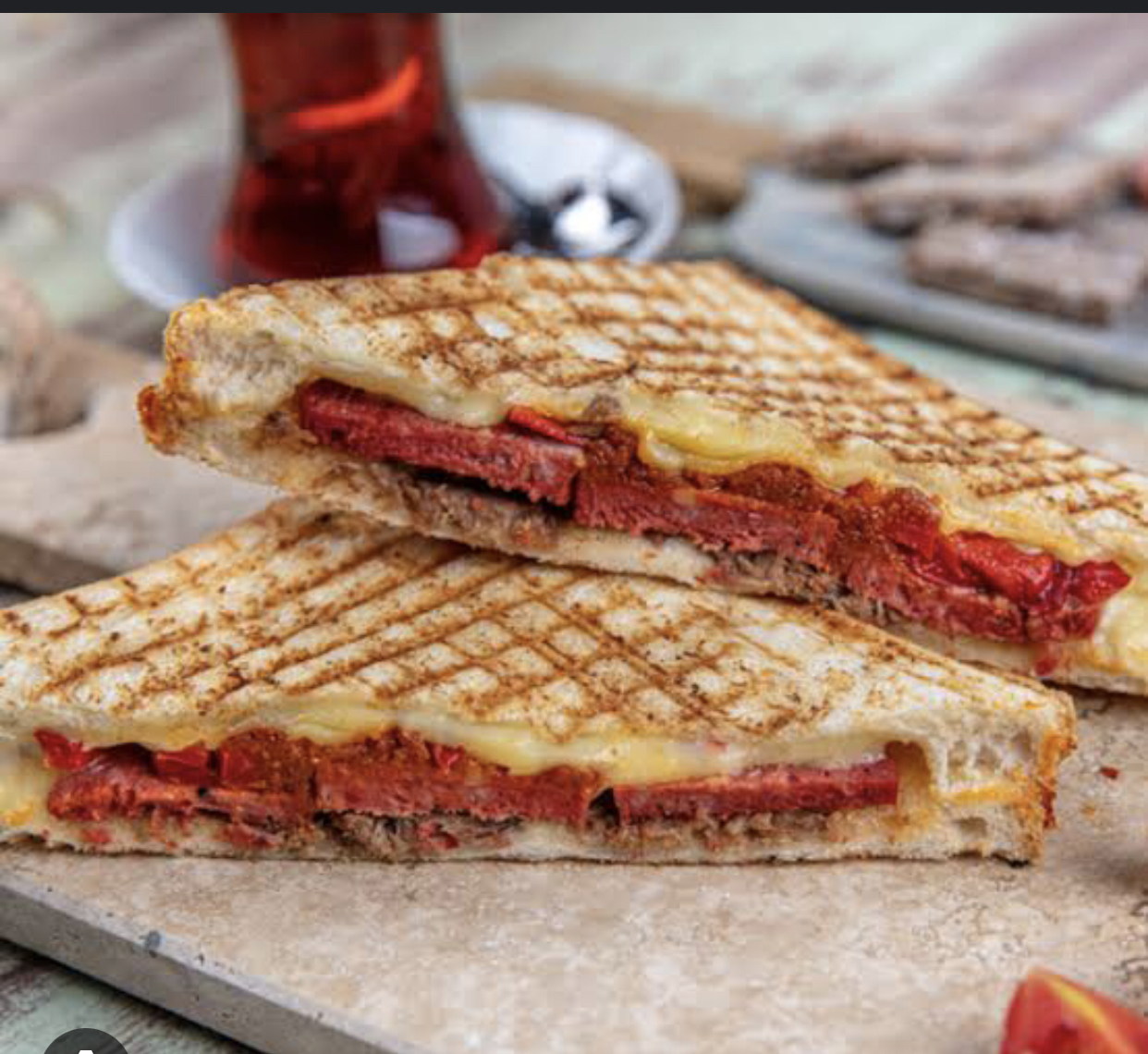 Kaşar -sucuk tost