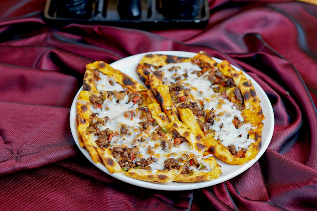 Kıymalı Yumurtalı Kaşarlı Pide