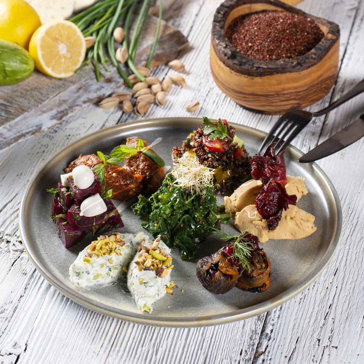 Geleneksel Meze Tabağı /  Traditional Appetizer Plate