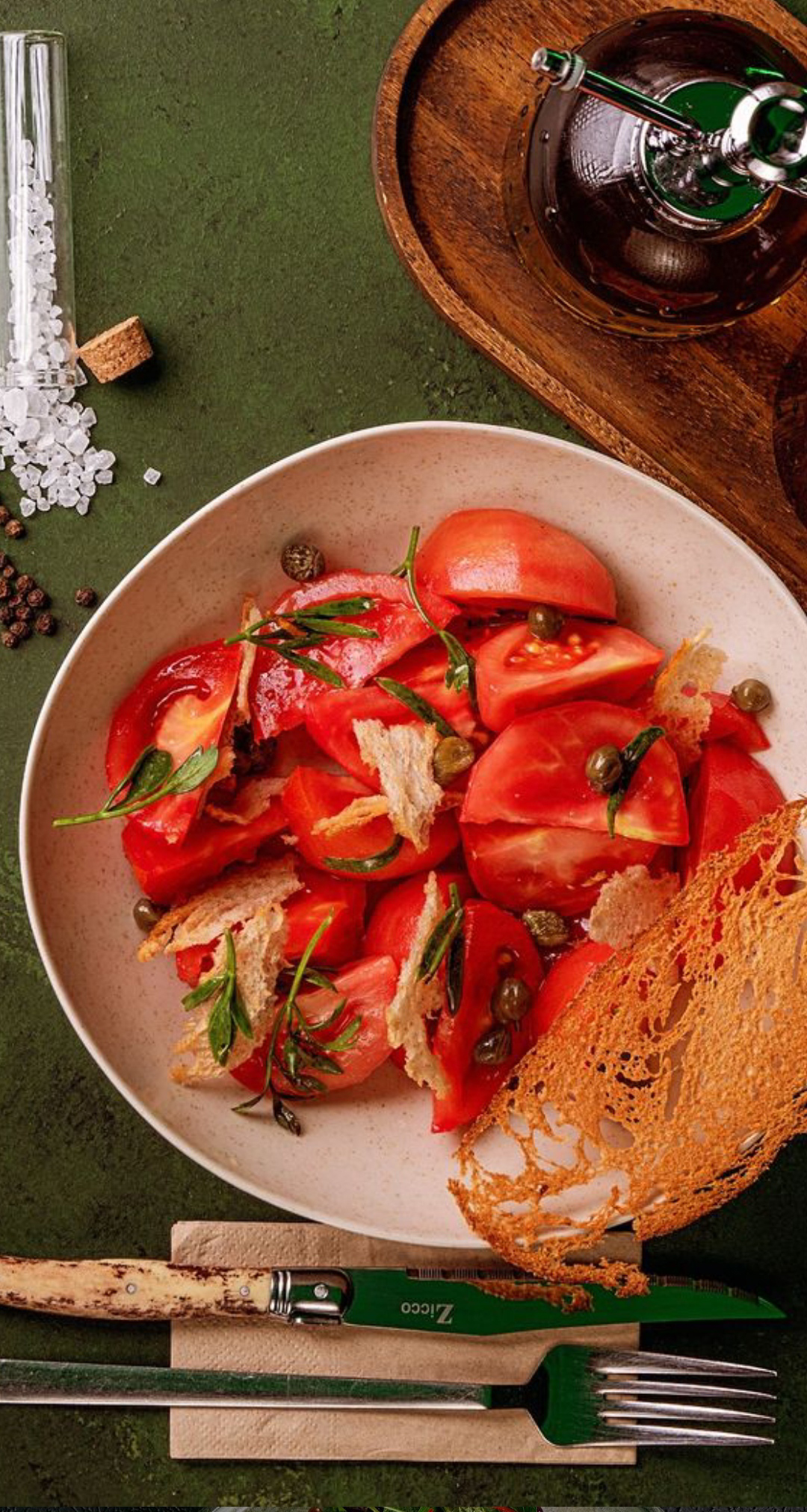 Domates panzanella salata 