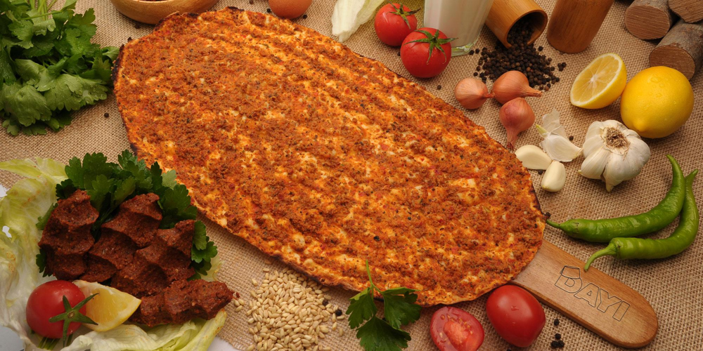 Acılı Lahmacun (Urfa Usulü)