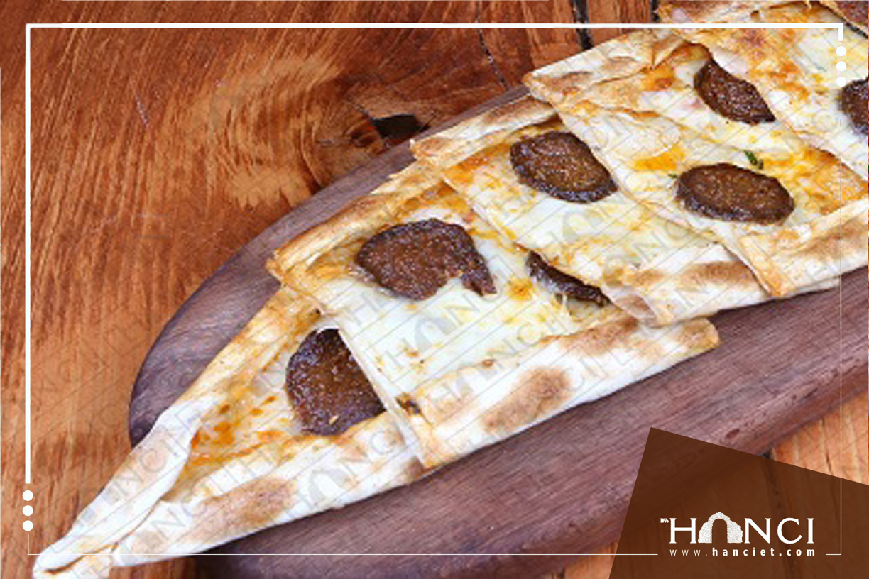 Sucuklu Kaşarlı Pide