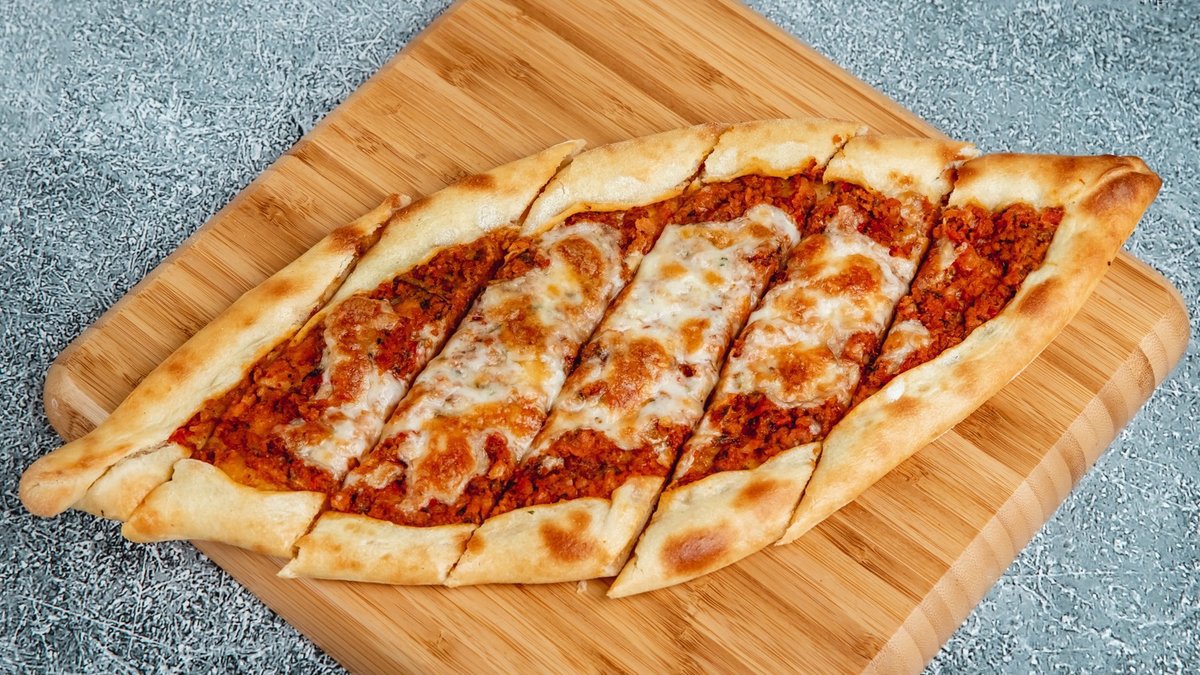 Qıymalı Pendirli Pide
