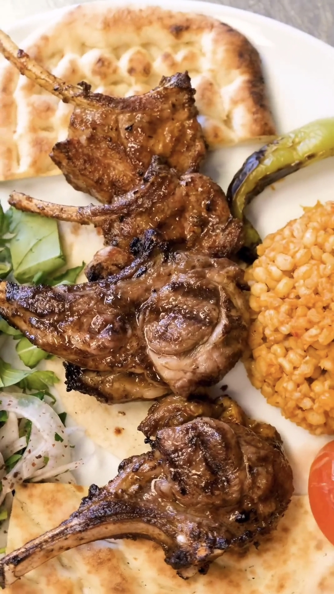 Cotelettes d'agneau / Kuzu pirzola ( 6 pièces de tendre côtelettes d’agneau marinées aux fines épices)