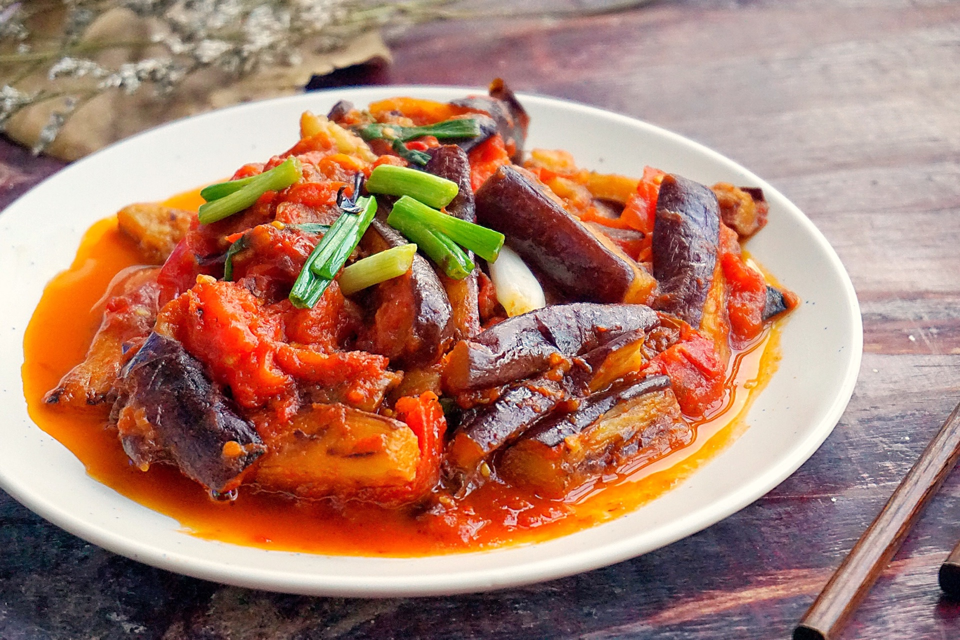西红柿烧茄子 - Жареные баклажаны с помидорами