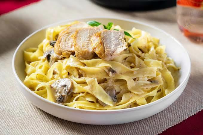Fettuccine Alfredo ( Tavuklu )