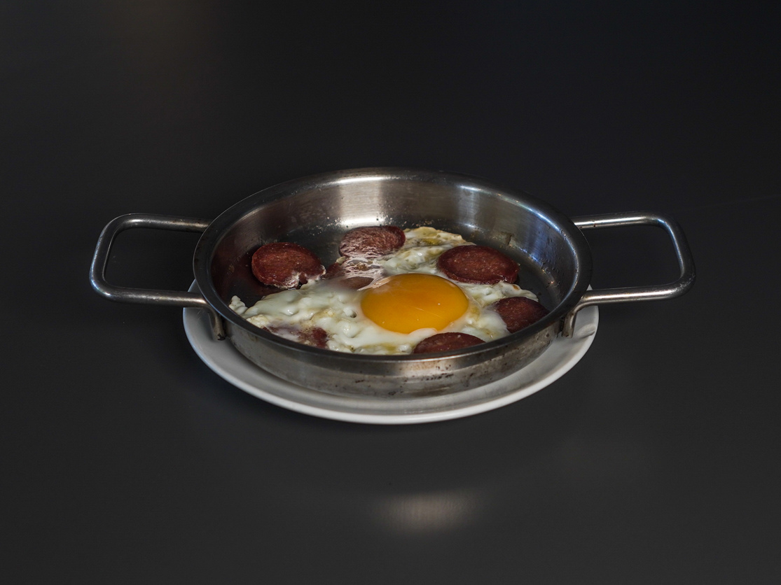 SUCUK VE KAŞARLI YUMURTA