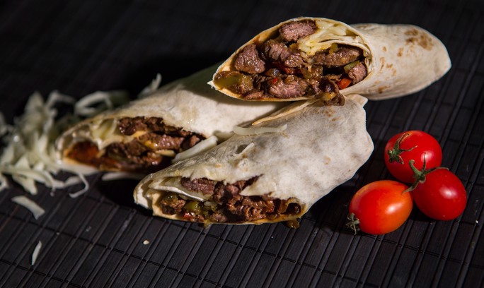 Köfteli Wrap (Marul, Kapya Biber, Domates, Salatalık, Patates Eşiliğinde)