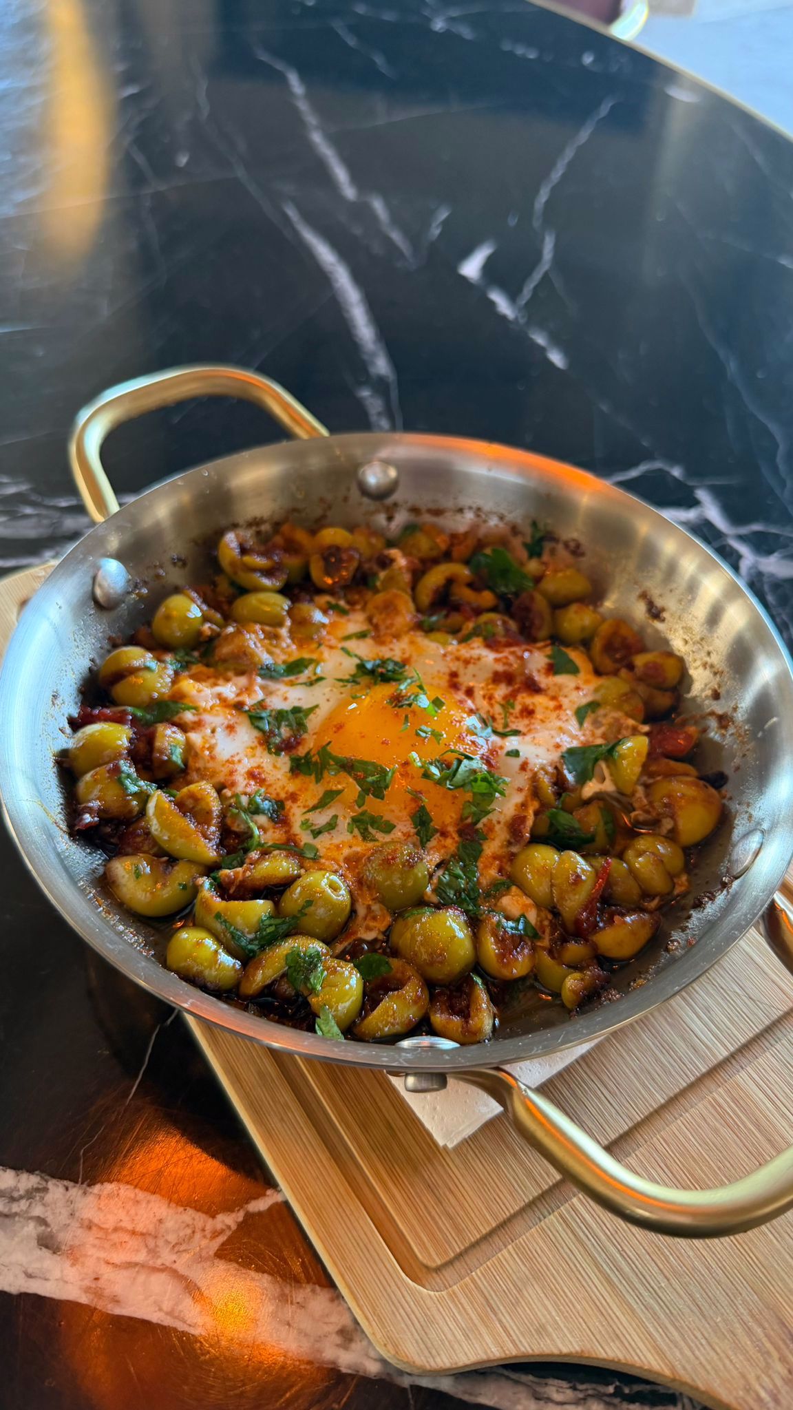 Yeşil Zeytinli Sahanda Yumurta  