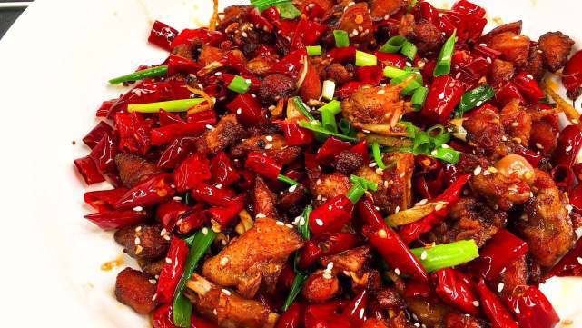 辣子鸡丁 - Курица острая