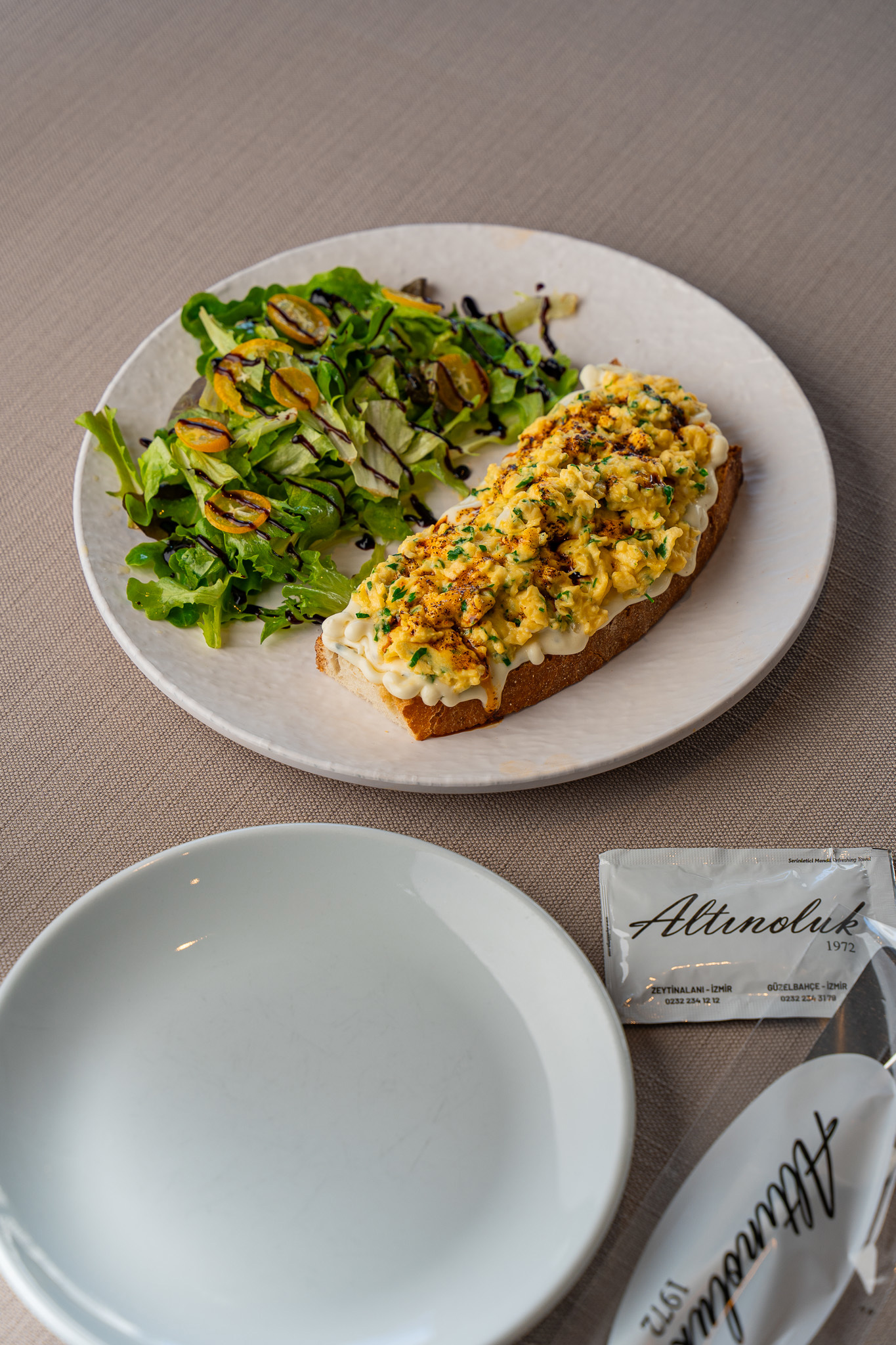 Peynir Soslu Otlu Scramble