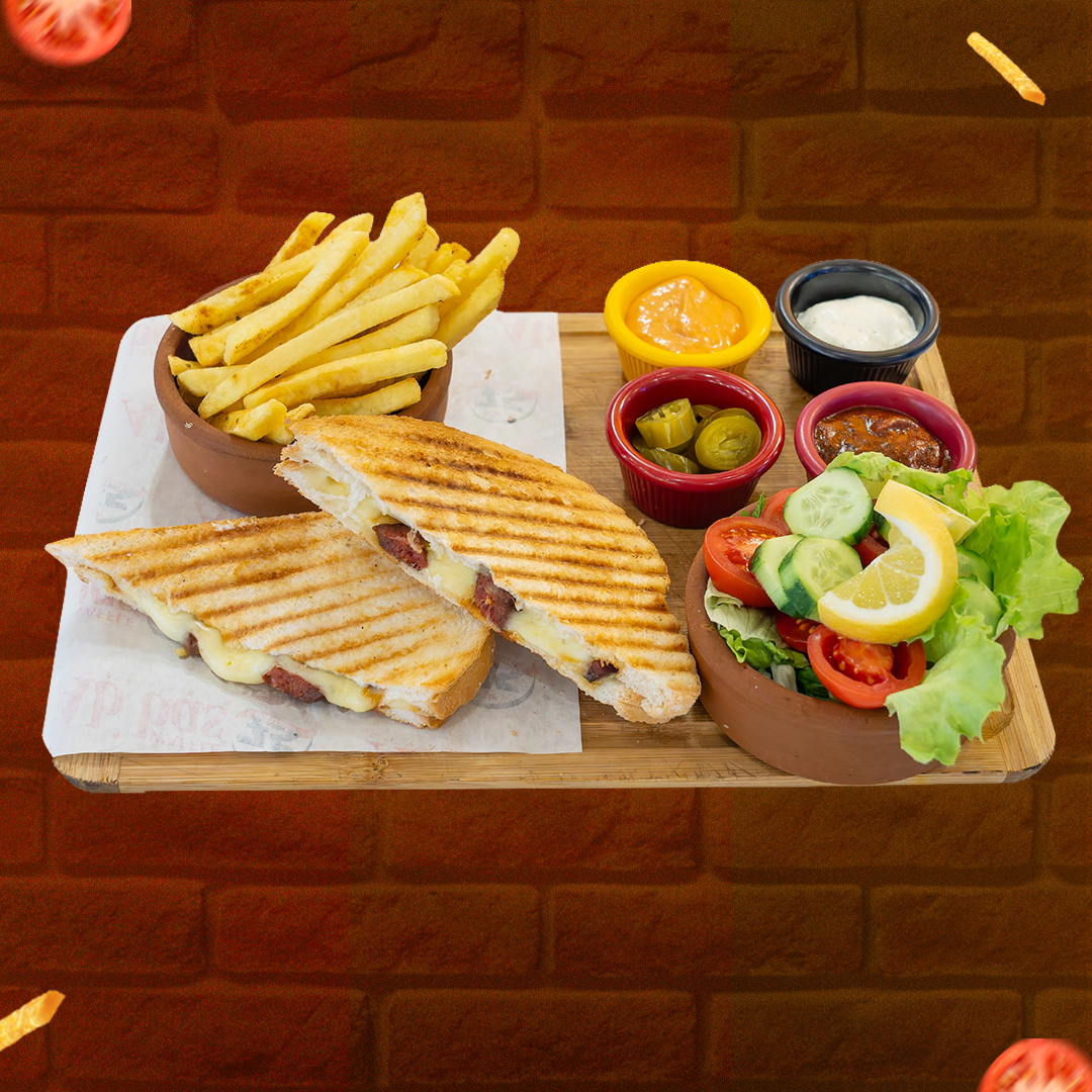 Sucuklu kaşarlı tost