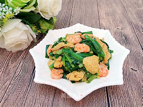 韭菜虾仁炒鸡蛋-Лук-порей, креветки, яйца