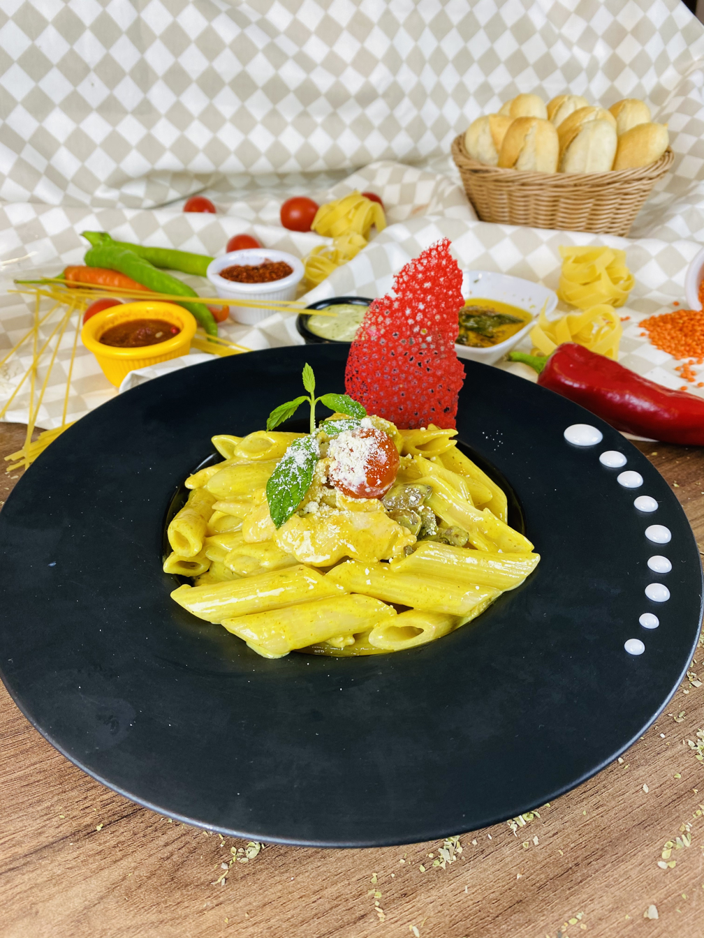 Tavuklu Köri Soslu Penne