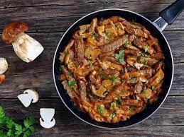 Sauteed meat with mushrooms