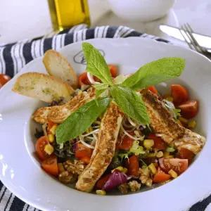 Izgara Hellim Salatası