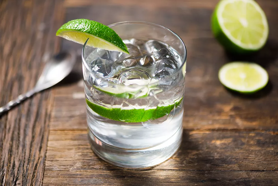 GIN TONIC