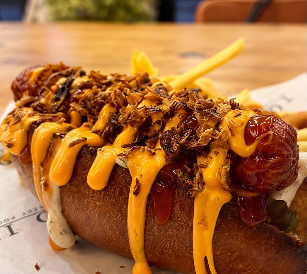 FRANKFURTER HOT DOG
