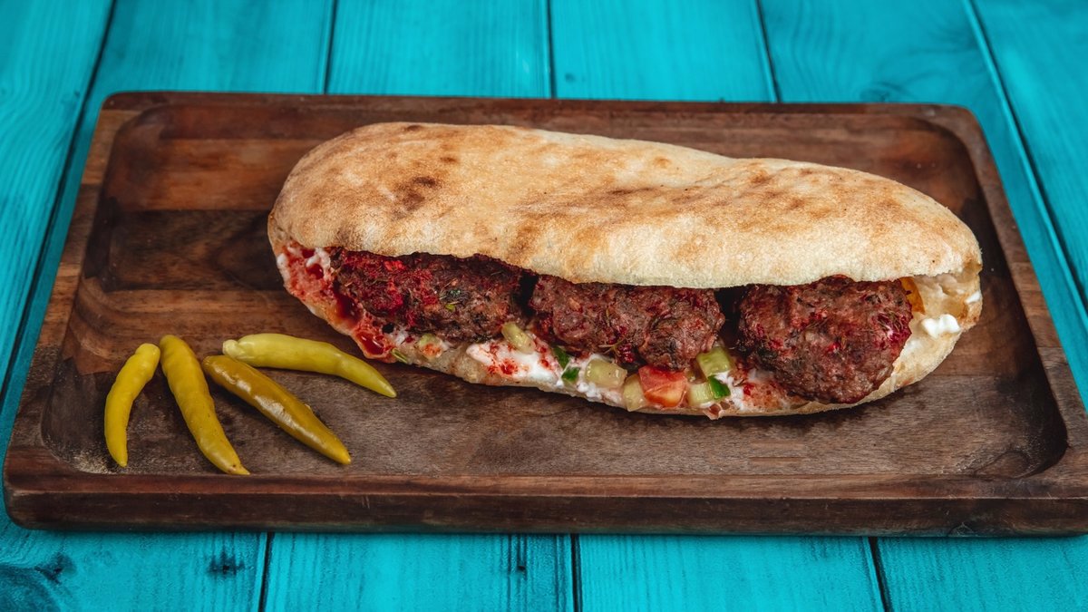 Çörəkdə Toyuq Köftə