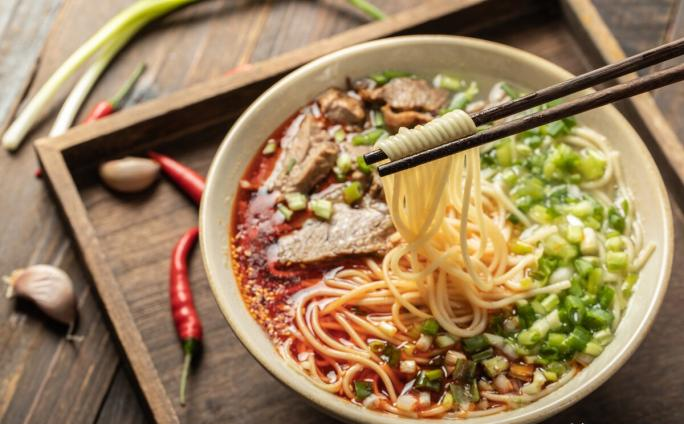 牛肉面 - Лапша в супе с говядиной