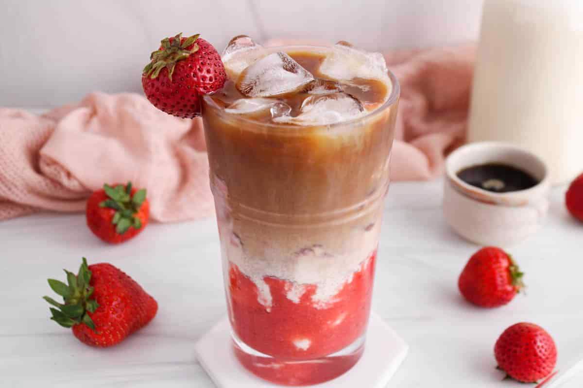 ICE STRAWBERRY LATTE