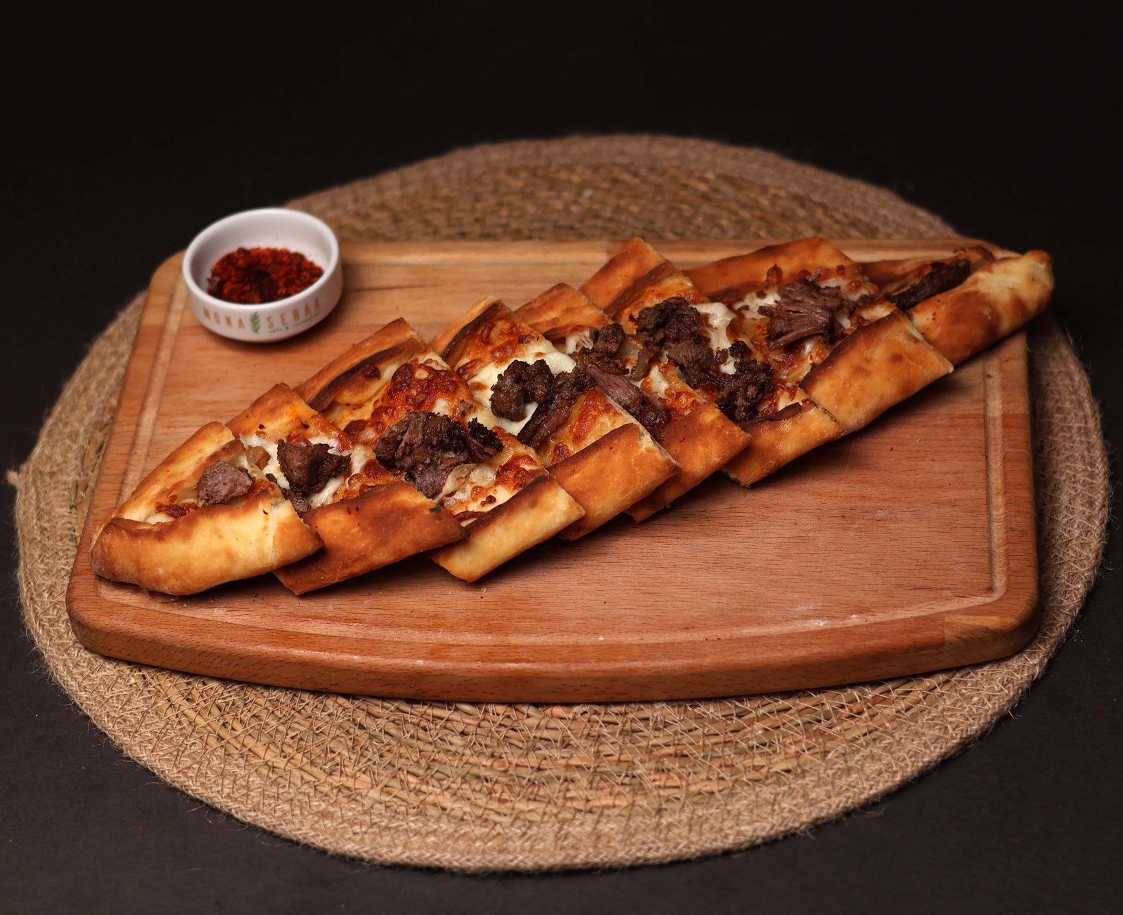 Kavurmalı ve Kaşarlı Pide
