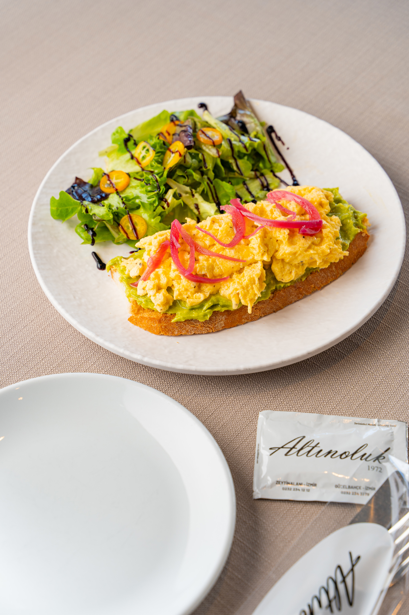 Avokado Soslu Scramble