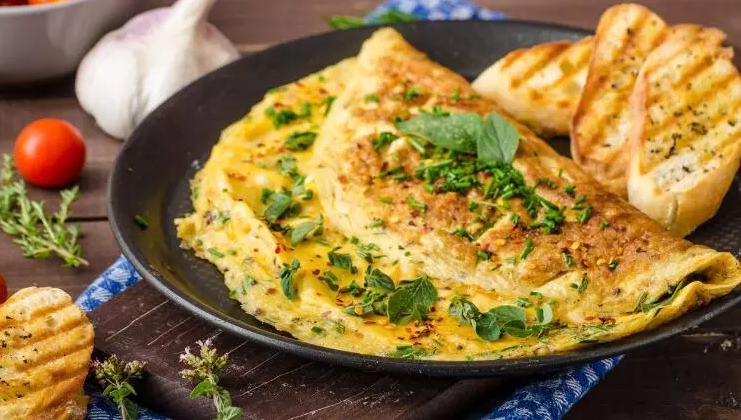 BEYAZ PEYNİRLİ OMLET