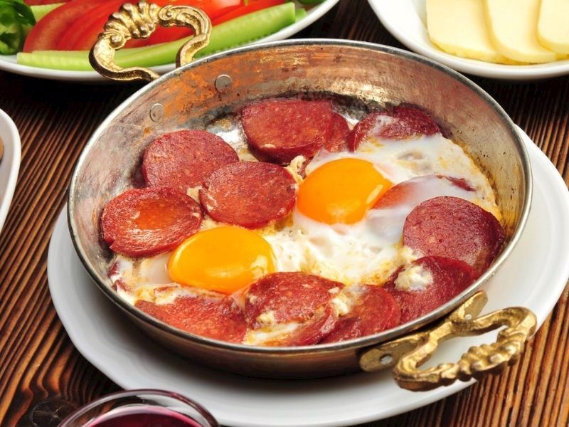 SAHANDA SUCUKLU YUMURTA